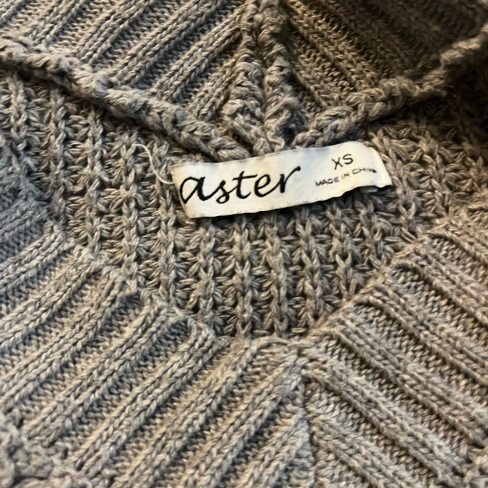 Sweater - Picture 5 of 5